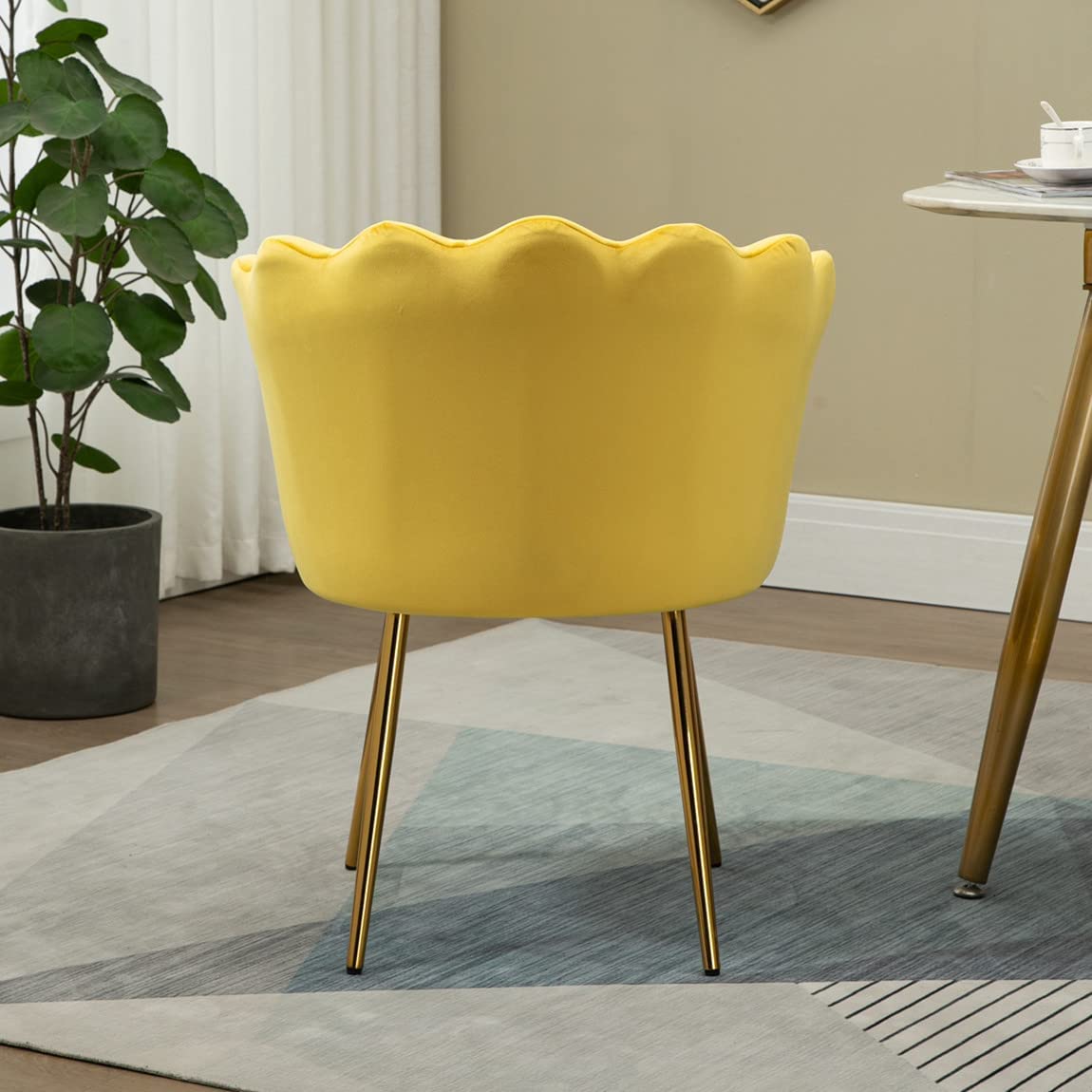 Velvet Upholstered Small Accent Chair, Elegant Vanity Chair with Seashell Back & Golden