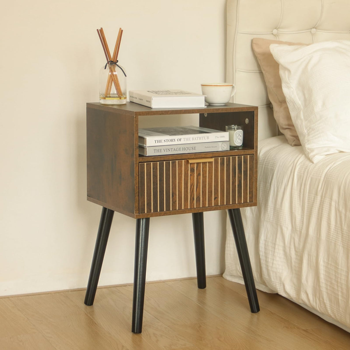 Small Nightstand Wood Bedside Table with Drawer, Modern End Table for Bedroom and Small Spaces