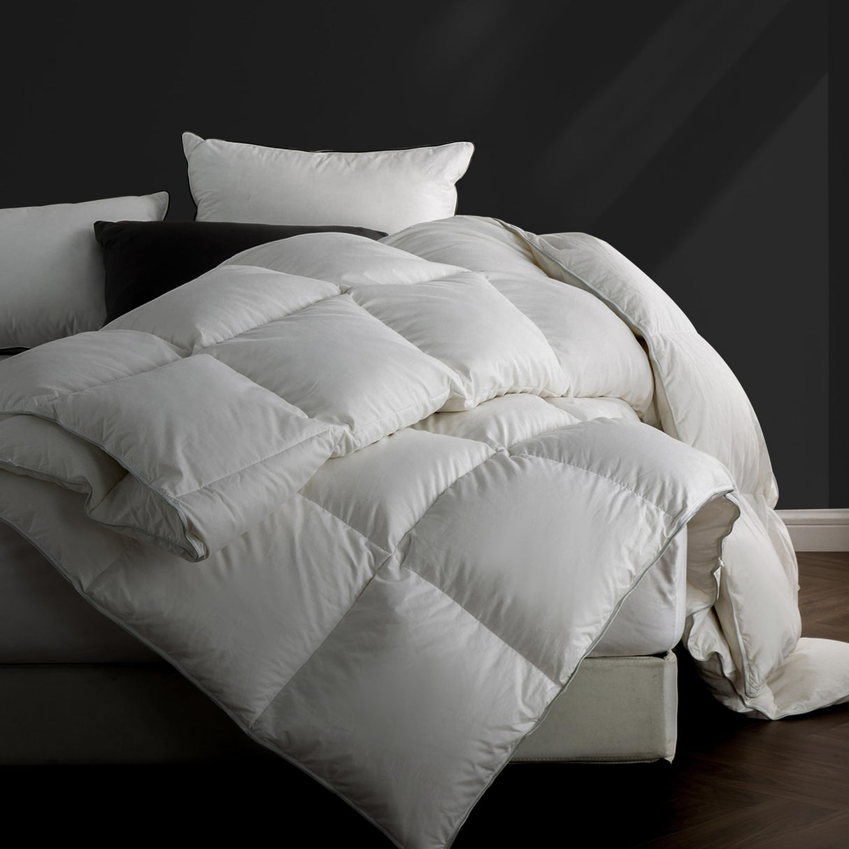 Luxury Feathers Down Comforter Queen Size