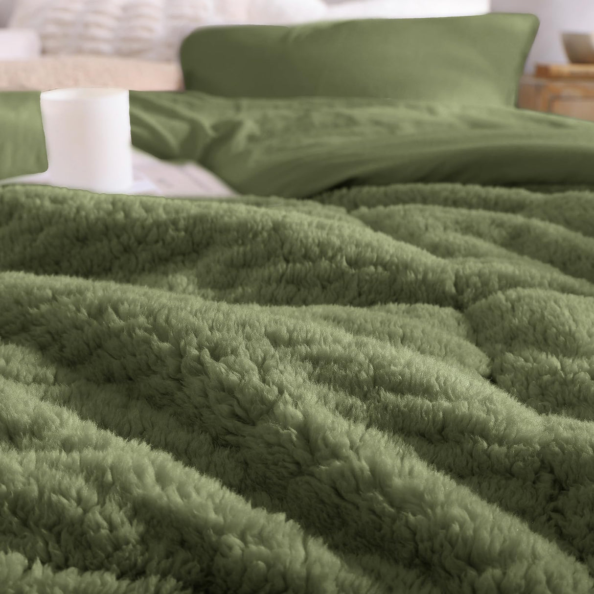 Queen Comforter Set, Olive Green Ultra Soft Fuzzy Sherpa Fleece Comforter, 3 Pieces