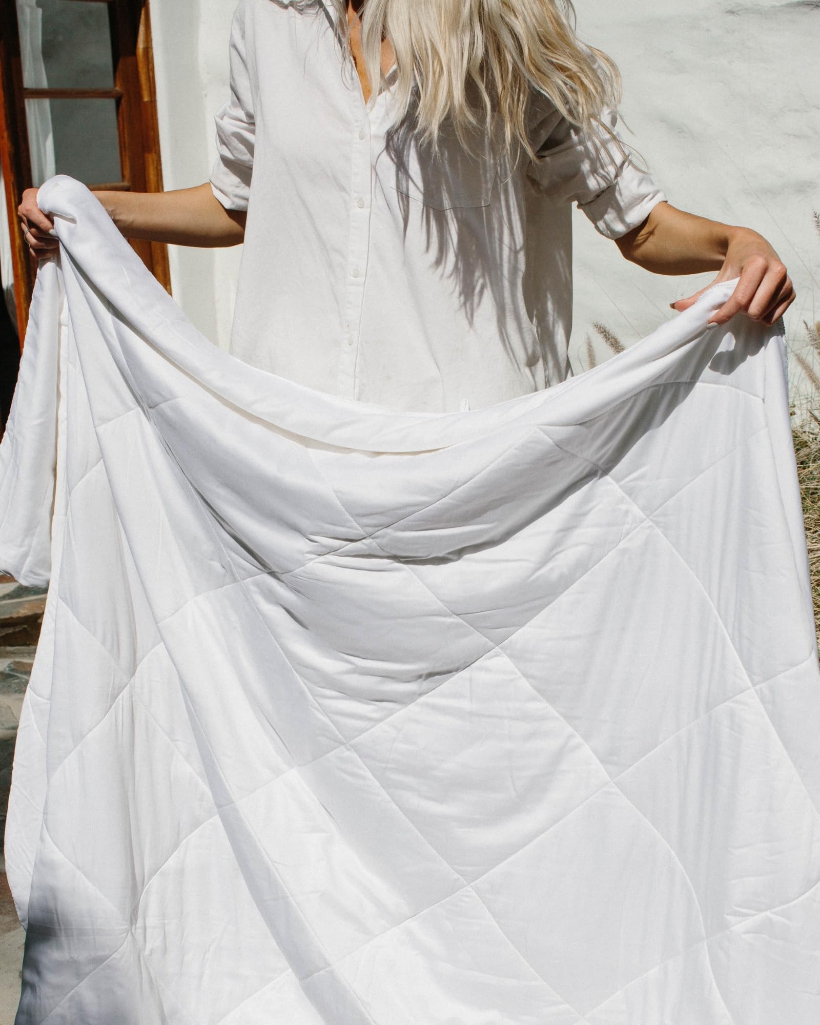 Lasuens 100% Viscose from Bamboo Comforter Queen, Cooling Duvet Insert, Down Alternative Blanket, 350 GSM All Season Summer Comforter - Soft and Fluffy Cooling Comforter for Hot Sleepers 94x90 Inches