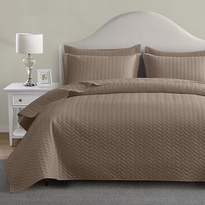 White Quilt Set Queen Size, Lightweight Bedspread Ultrasonic Chevron Pattern