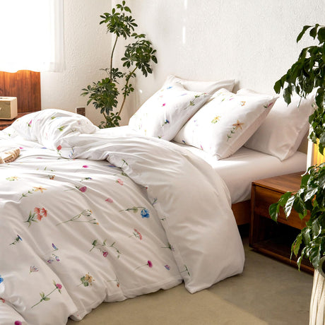 Floral Comforter Set, Cottagecore Cute Aesthetic Watercolor Tiny Flowers and Leaves,