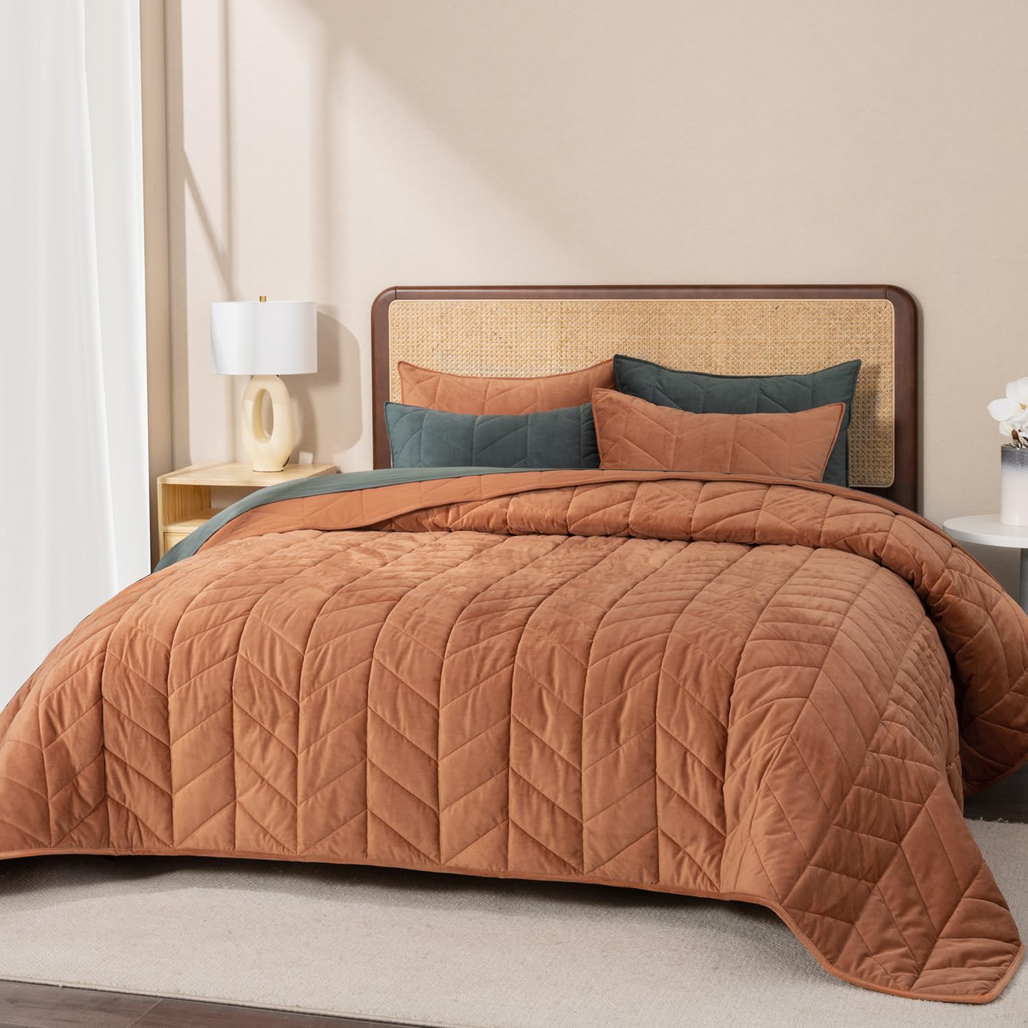 3 Pieces Luxurious Velvet King Quilts, Ultra Soft Lightweight Velvet Comforter Set,