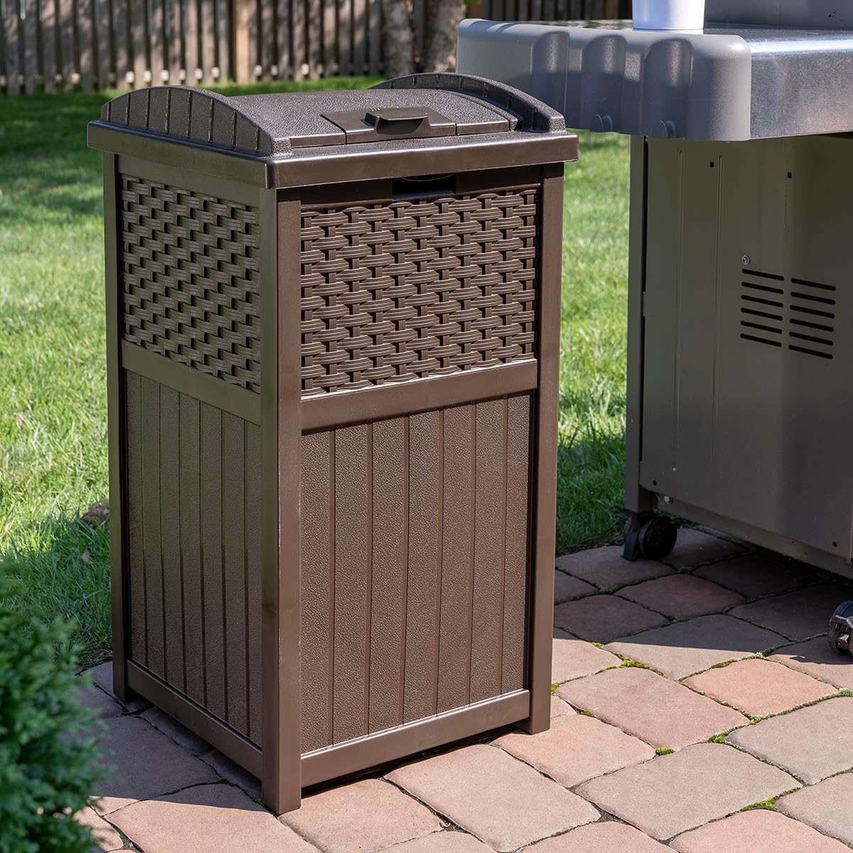 33 Gallon Commercial Outdoor Trashcan Hideaway with Lid for 30 to 33 Gallon Trash Bags
