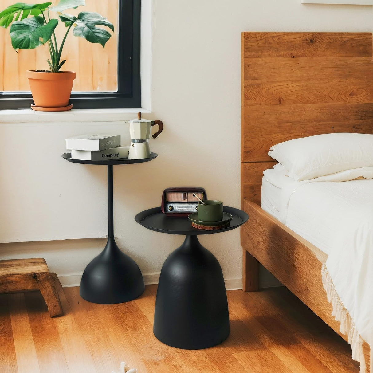 Black Nesting Tables Pedestal Coffee Table Set of 2 Nesting Side Tables Round