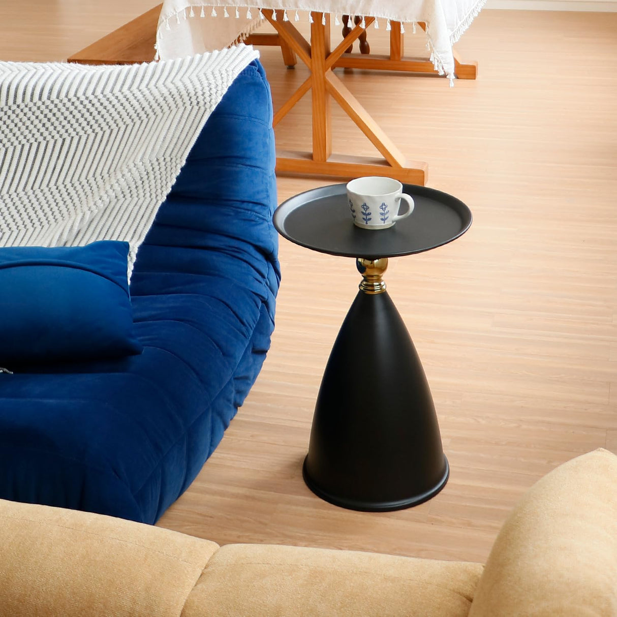 Small Round Black Side Table for Small Spaces, Pedestal Table Modern Couch End Tables