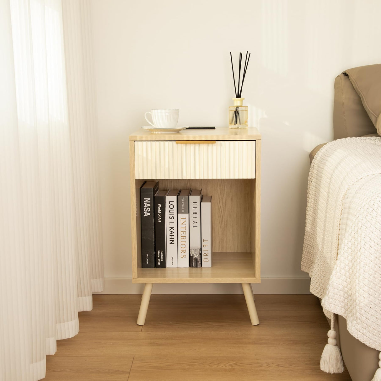 Night Stands with Charging Station，Side Tables Bedroom with Drawers and Storage