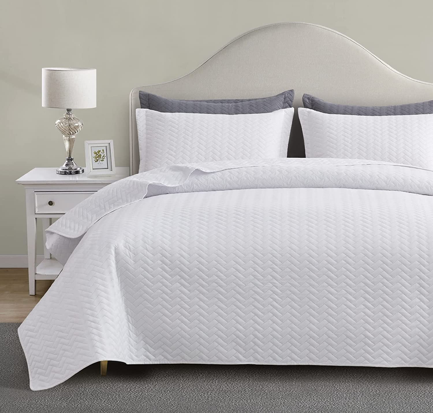 White Quilt Set Queen Size, Lightweight Bedspread Ultrasonic Chevron Pattern