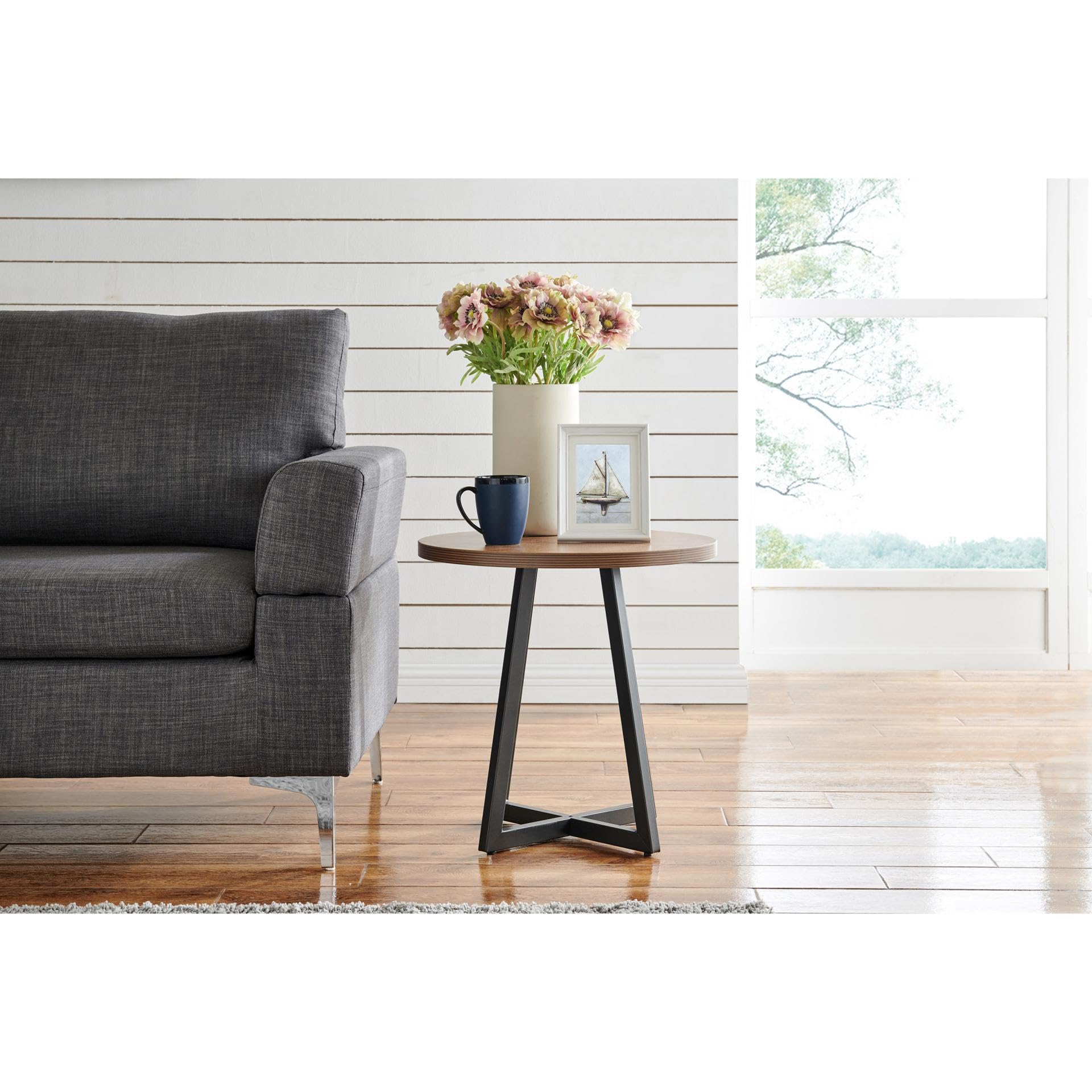 Courtdale Round Side/End Table, Brown
