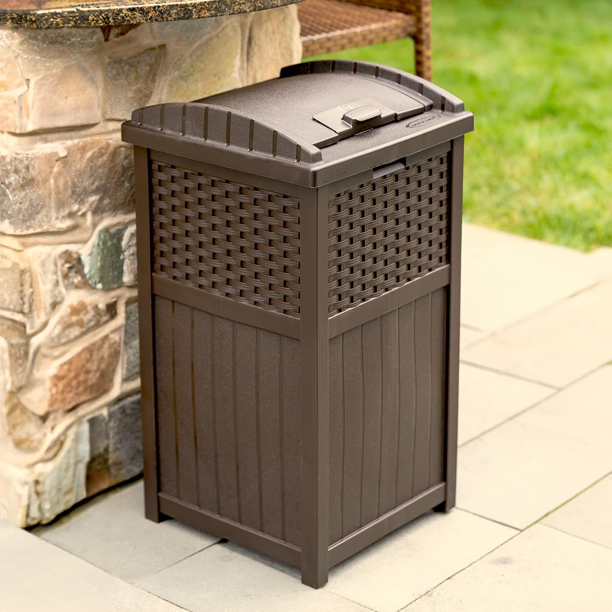 33 Gallon Commercial Outdoor Trashcan Hideaway with Lid for 30 to 33 Gallon Trash Bags