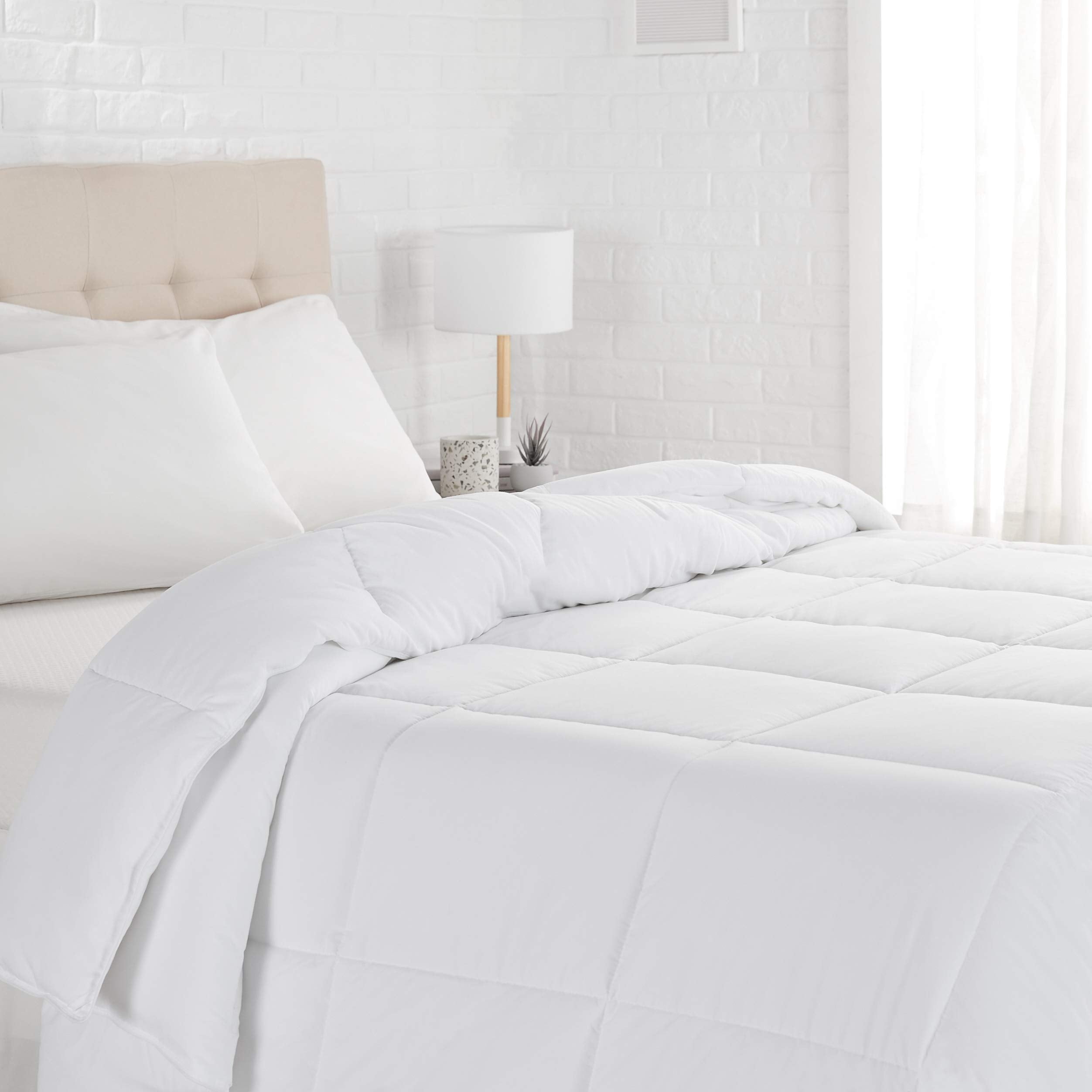 White Down Alternative Comforter and Duvet Insert with Corner Tabs (Full/Queen, Light)