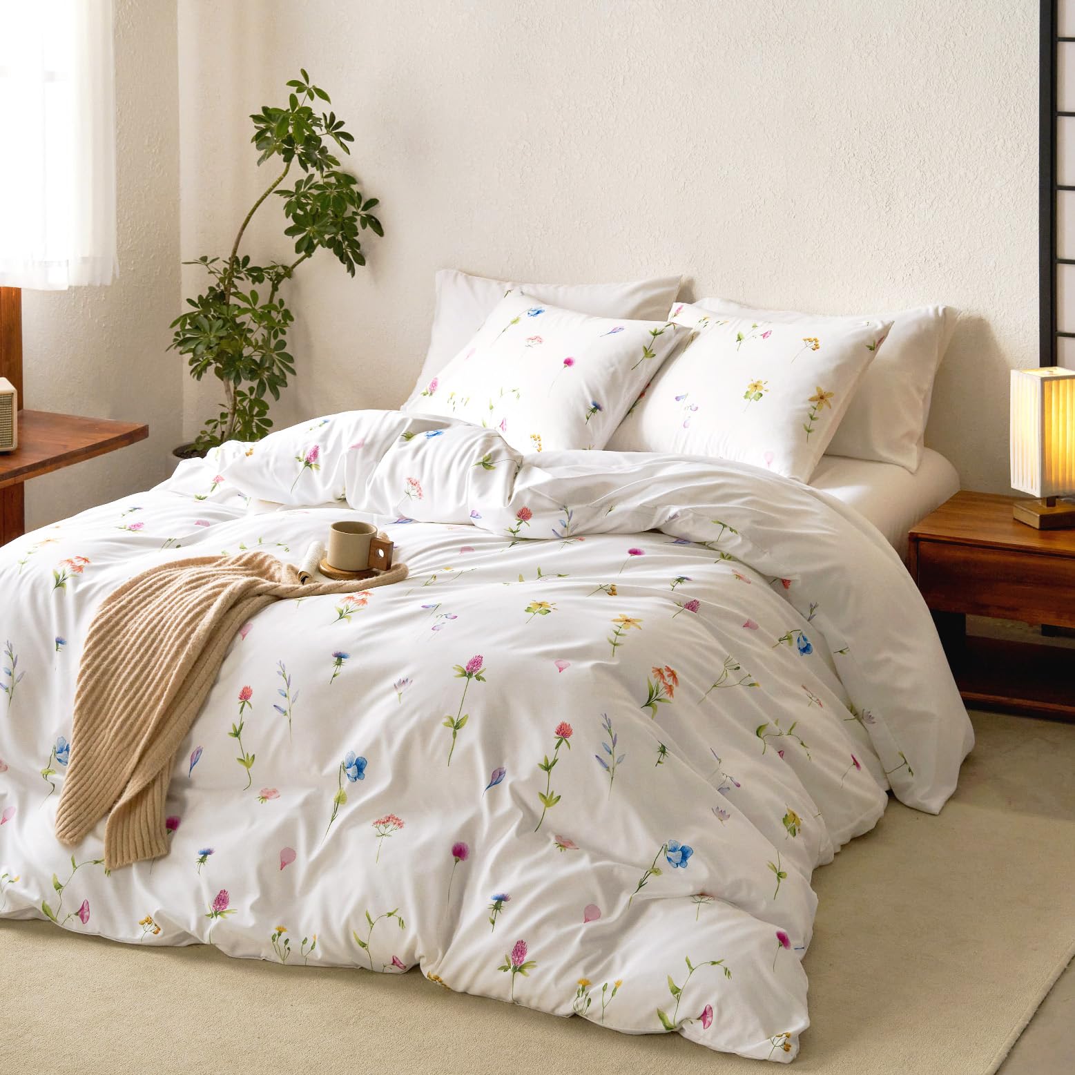 Floral Comforter Set, Cottagecore Cute Aesthetic Watercolor Tiny Flowers and Leaves,