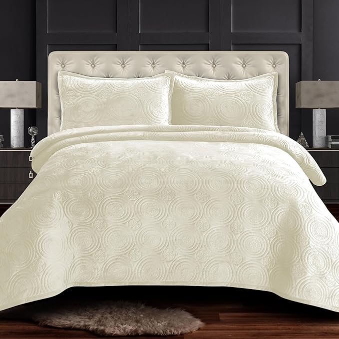 Oversized Velvet Quilt, 3-Piece King Bed Set, 260GSM Soft Quilted Velvet, Includes One Quilt & Two Shams, Camel