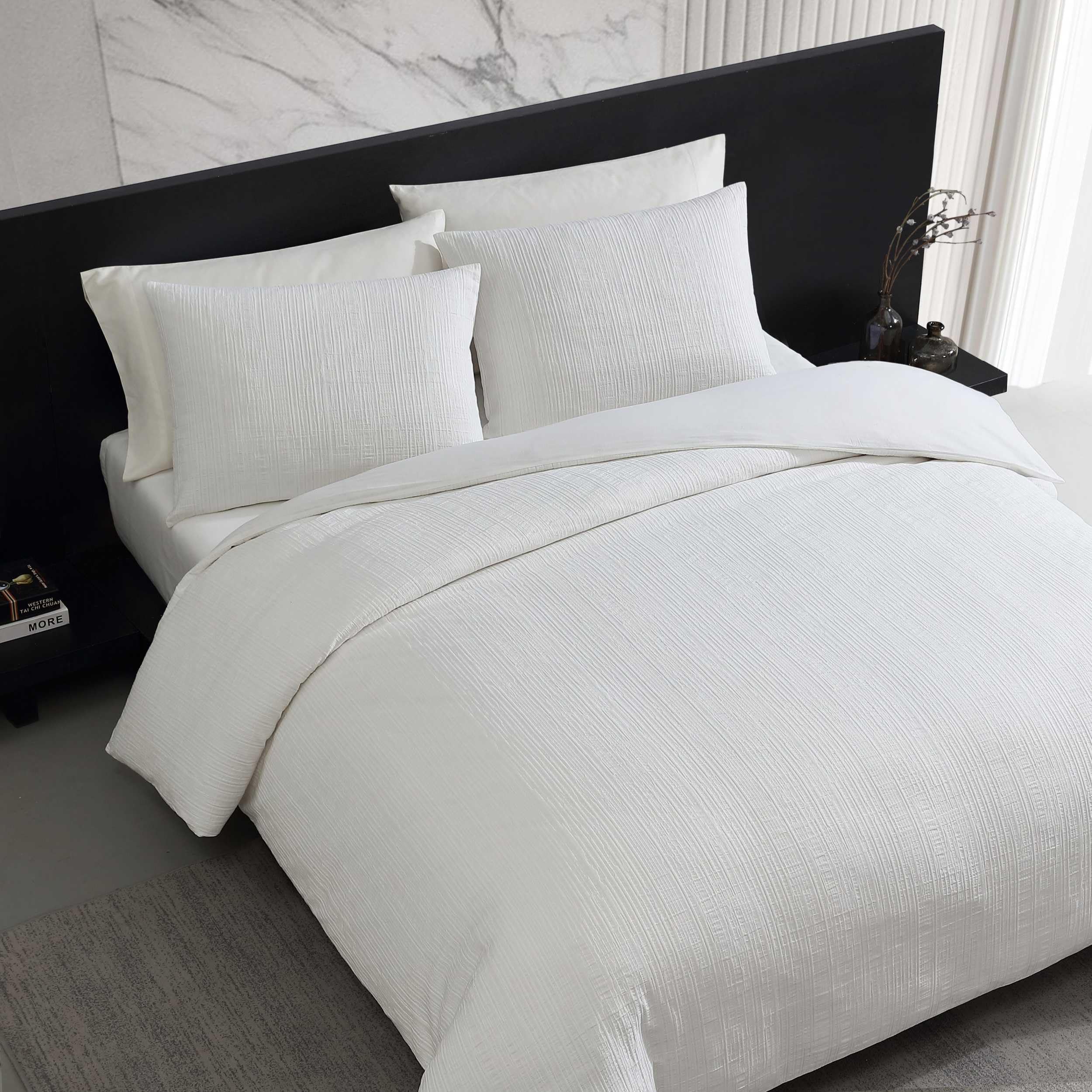 Luxurious Grid Pattern Comforter Set with Matching Shams - Bark Texture White King