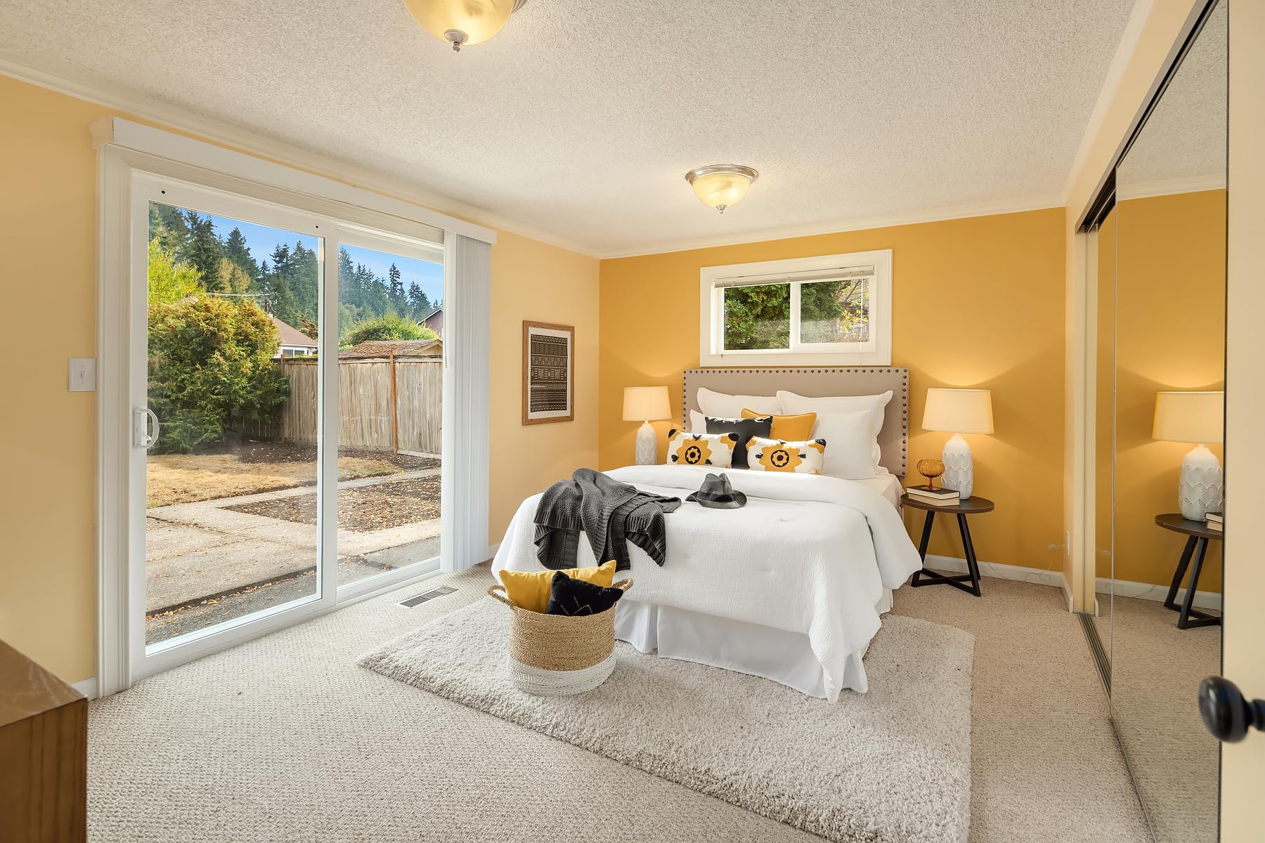 Courtdale Round Side/End Table, Brown