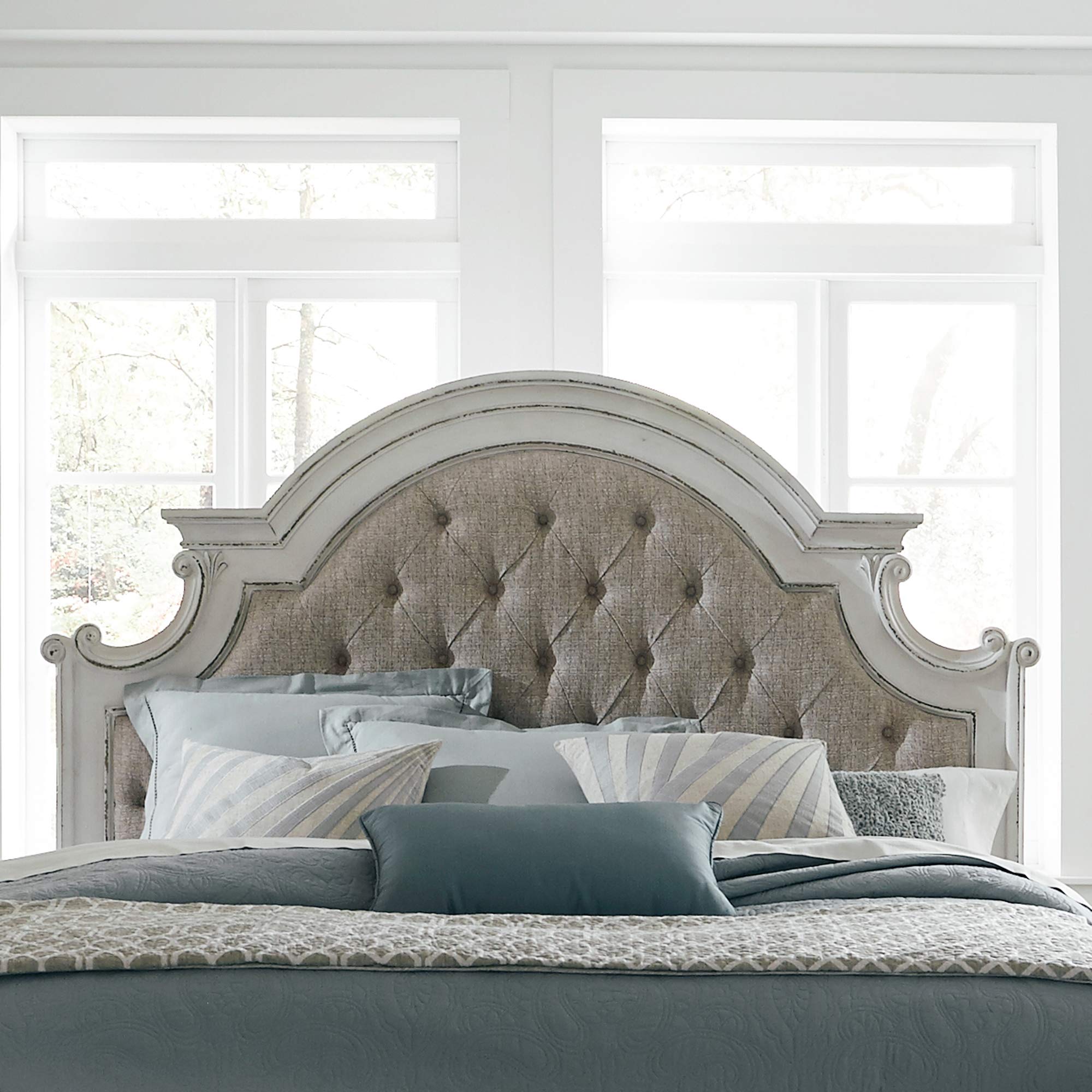 Magnolia Manor King Upholstered Bed - Antique White Tufted Chenille