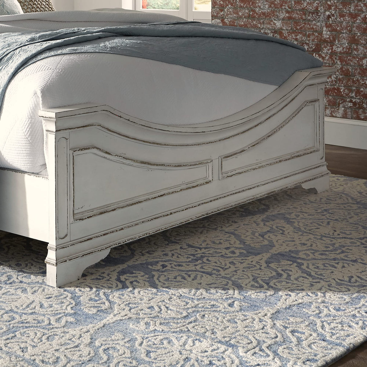 Magnolia Manor King Upholstered Bed - Antique White Tufted Chenille