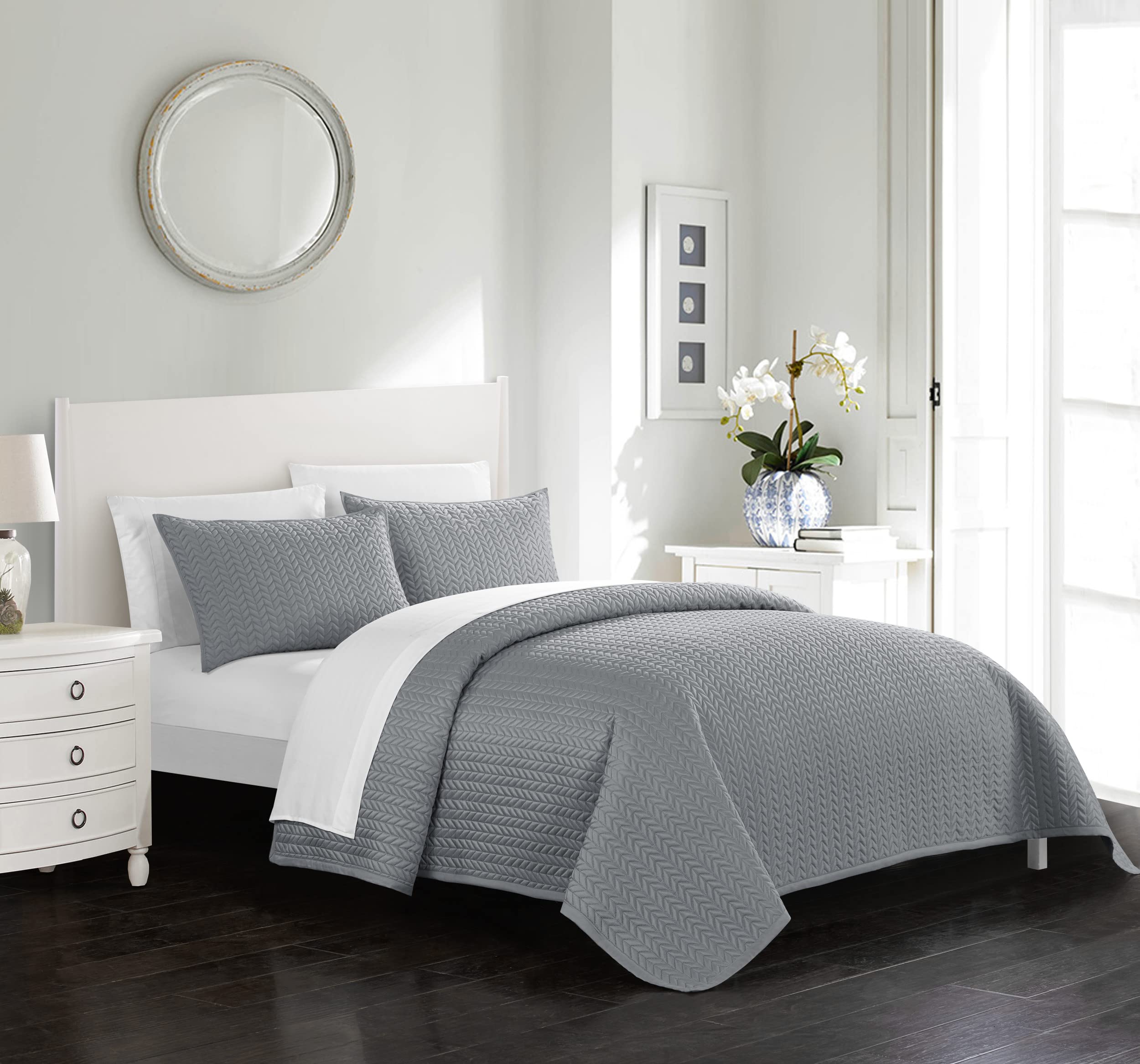 Weaverland Geometric Chevron Quilt Set - Queen Size Silver