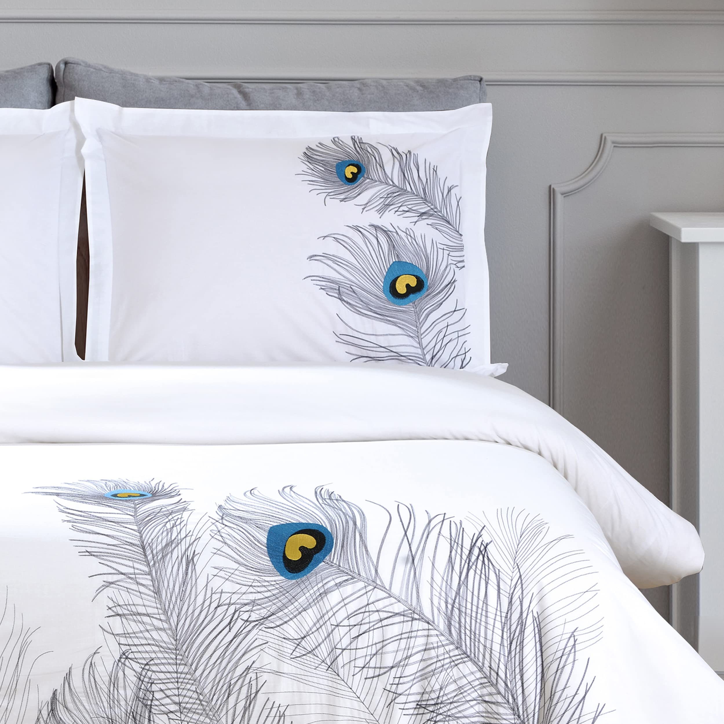 3-Piece Embroidered Peacock Duvet Cover Set - Full/Queen