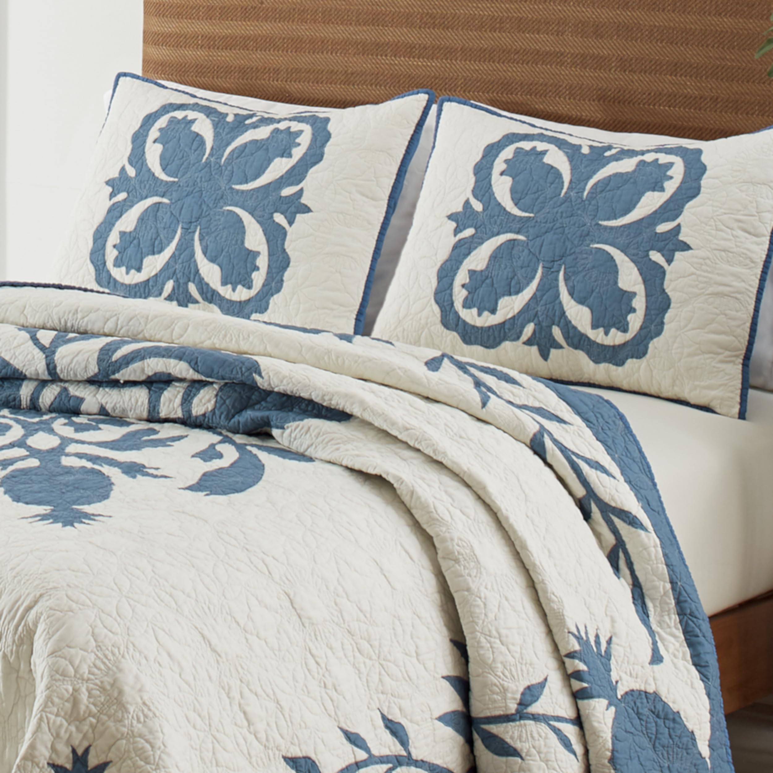 King Quilt, Soft Cotton Bedding, Coastal Home Decor, Oeko-Tex Certified (Aloha Pineapple Blue, King)