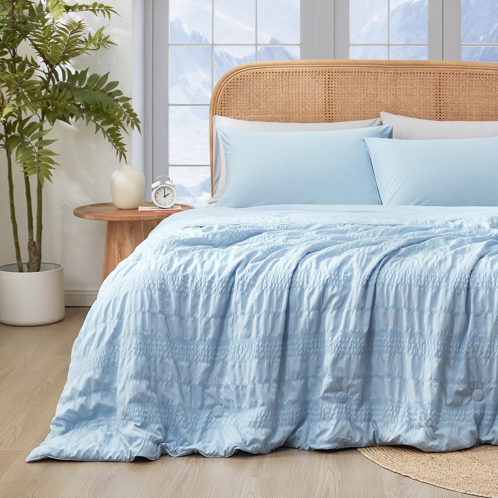 Cozy Bliss Seersucker Cooling Comforter King Size, Q-Max 0.4 Reversible Lightweight Cooling Blanket, Breathable Silk Smooth Summer Bedding Quilt for Hot Sleepers Night Sweats Cold Blue