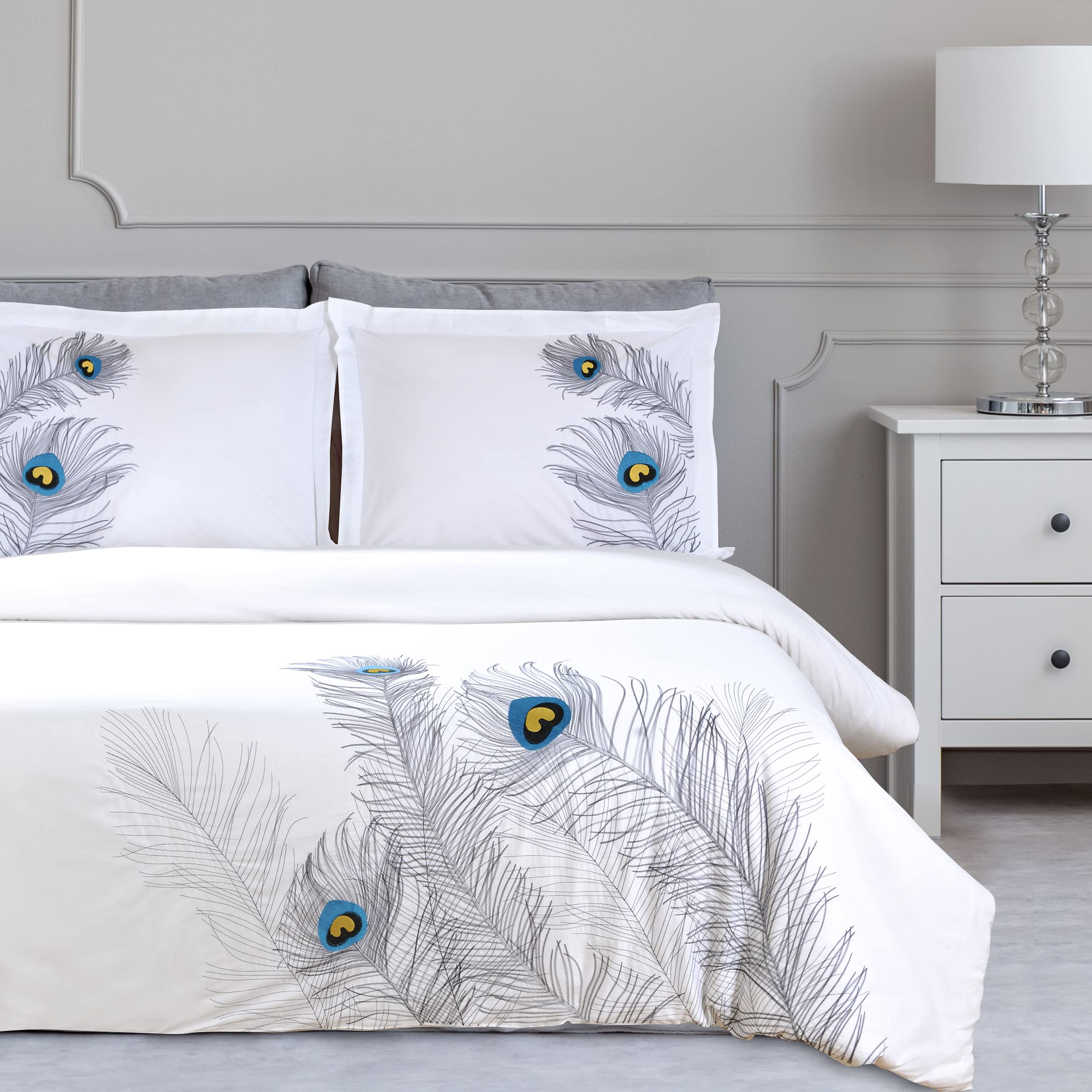 3-Piece Embroidered Peacock Duvet Cover Set - Full/Queen