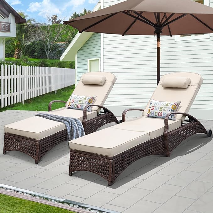 Chaise Lounge Outdoor Wicker Lounge Chair with Wheels