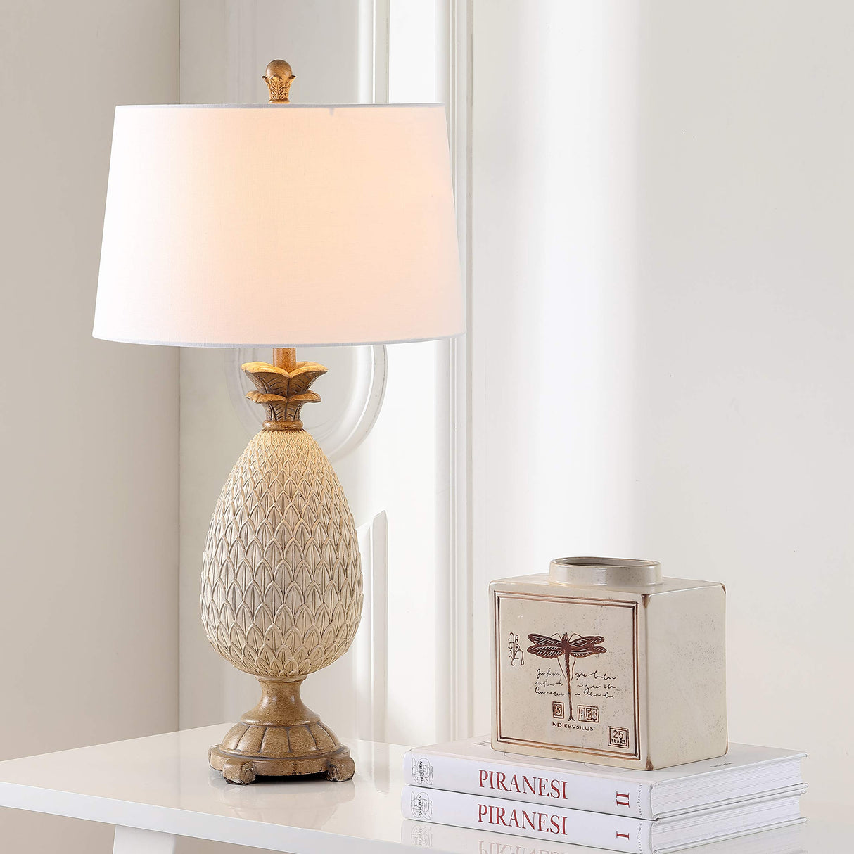 ng Collection Briar Coastal Antique Cream/ Brown Pineapple 31-inch Bedroom Living