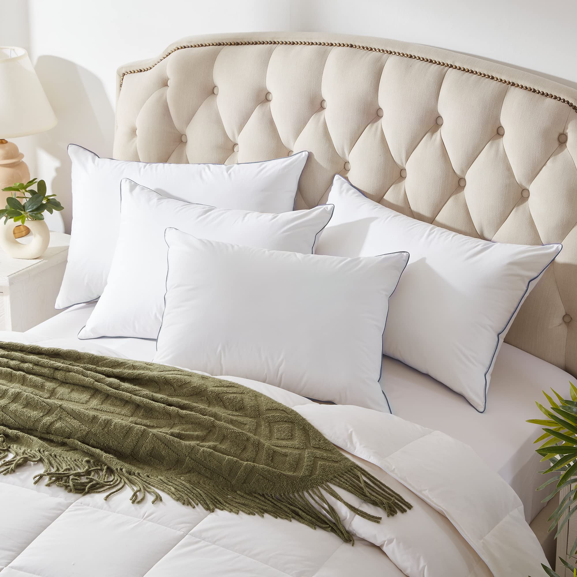 Goose Feathers and Polyester Fiber Pillows