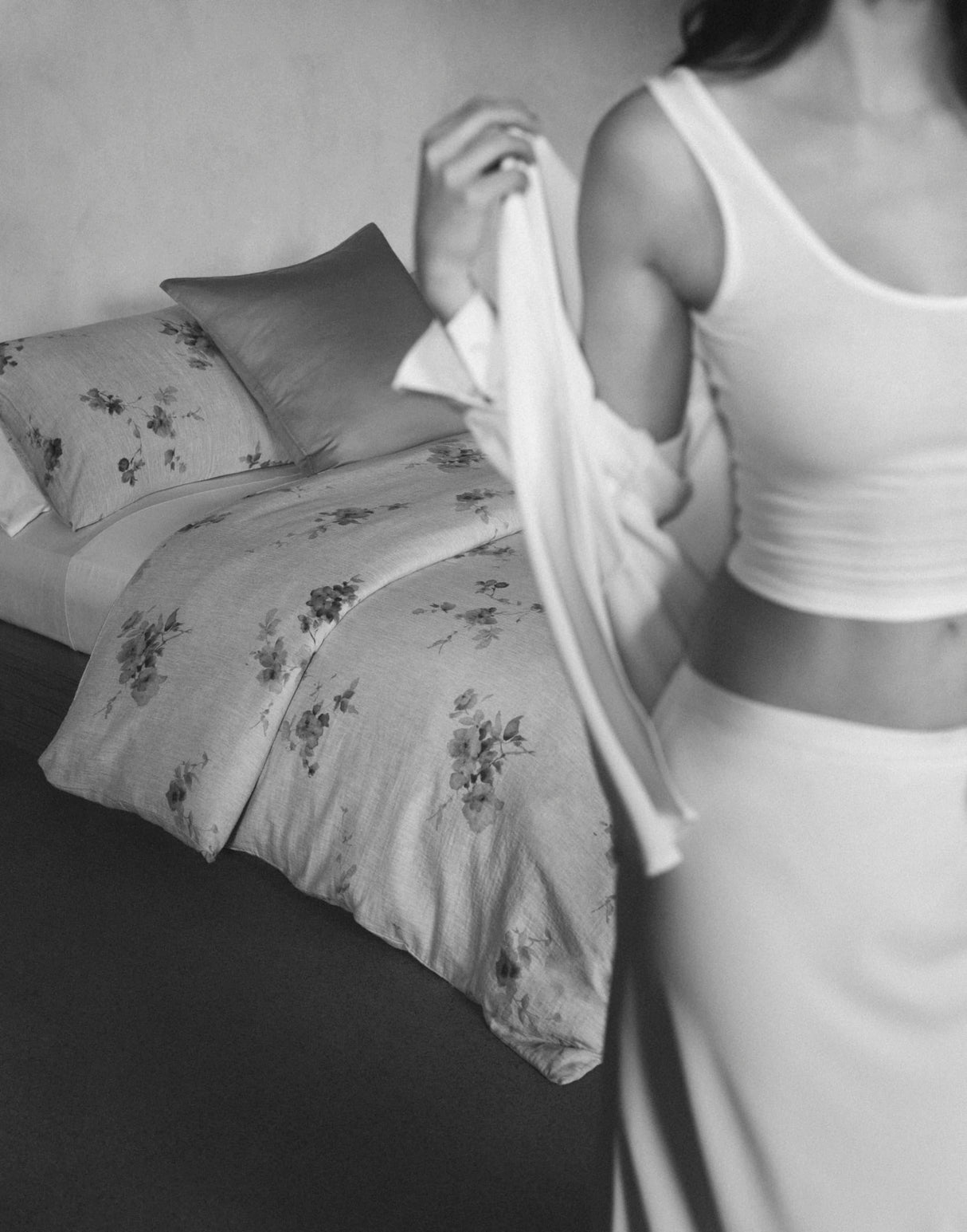 Calvin Klein - King Comforter Set, Soft Cotton Bedding, Floral Home Decor (Aquarelle Floral Grey, King)