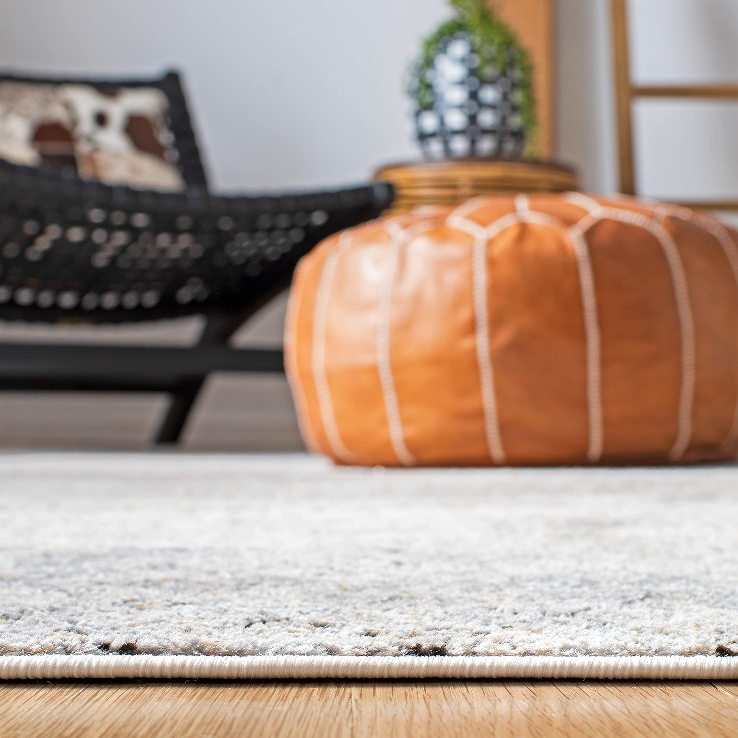 SAFAVIEH Amelia Collection Area Rug - 10' x 14', Grey & Gold, Rustic Tribal Distressed Design, Non-Shedding & Easy Care, Ideal for High Traffic Areas in Living Room, Bedroom (ALA761H)