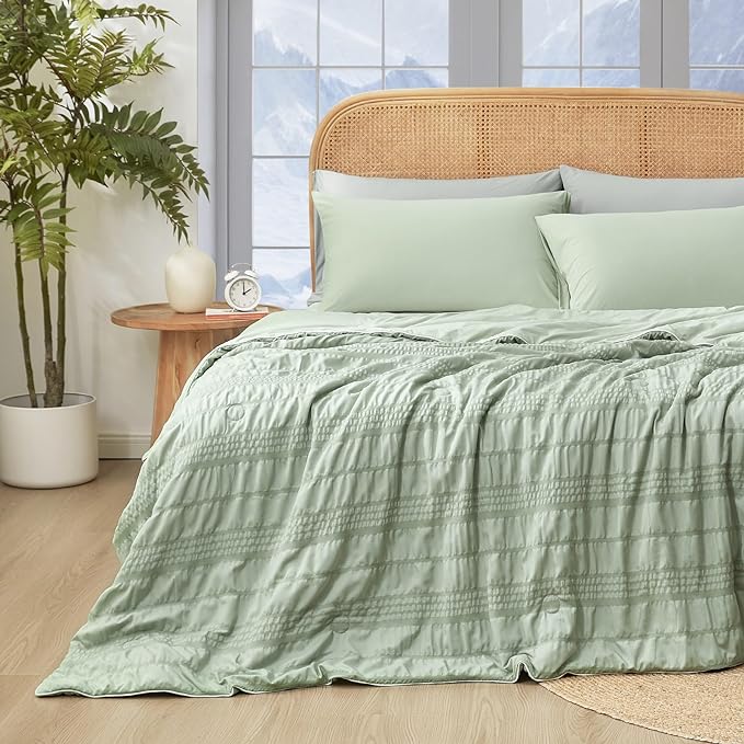 Seersucker Cooling Comforter Queen Size, Q-Max 0.4 Reversible Lightweight Cooling