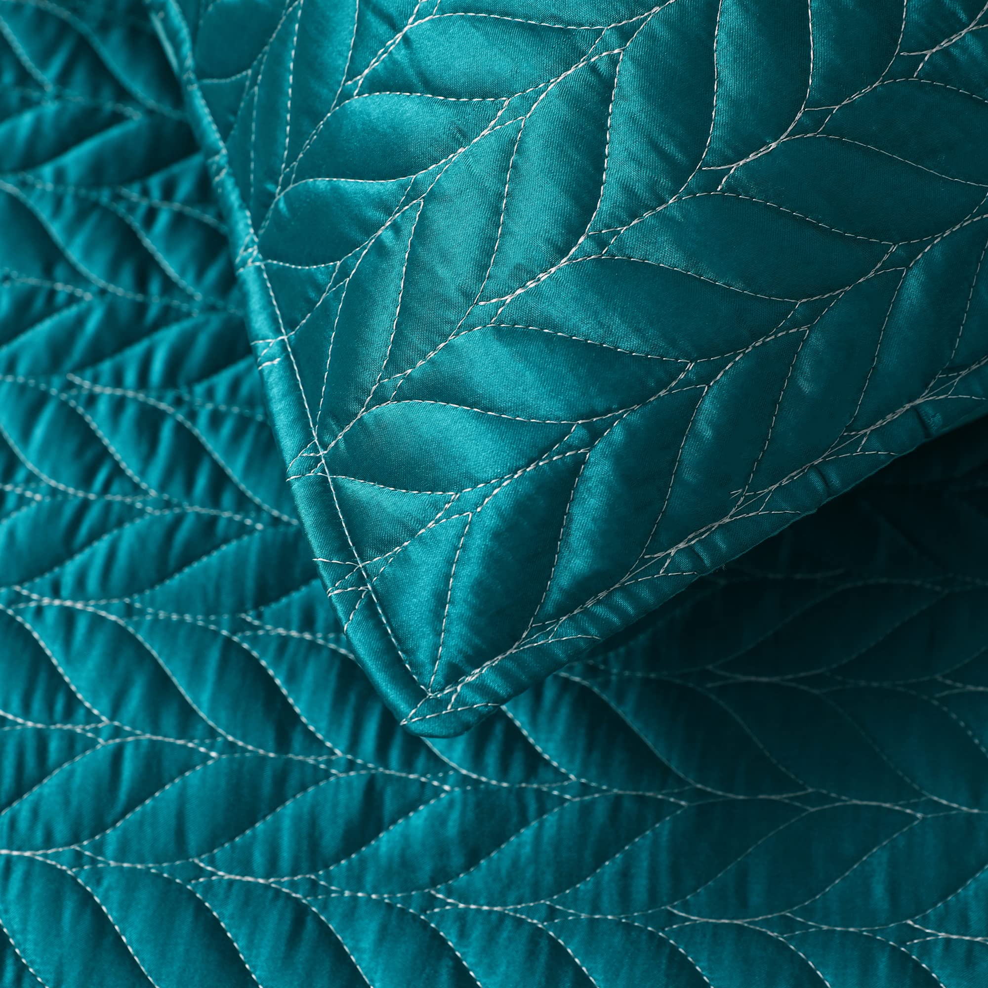 Luxury Reversible Lightweight Bedspreads Covelets for All Seasons