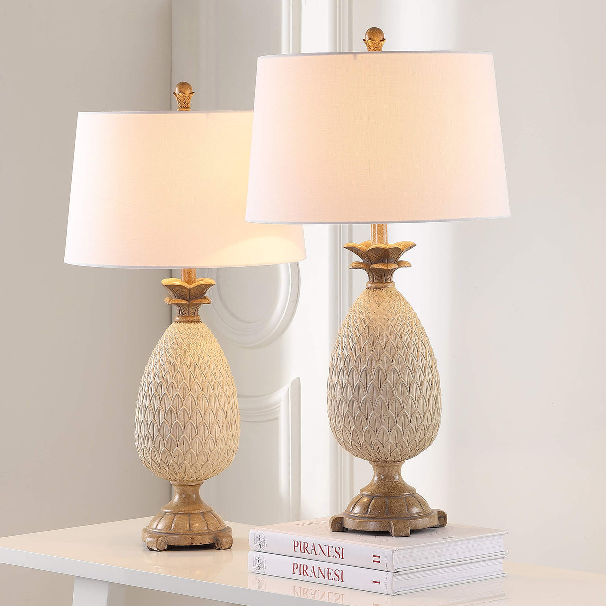 ng Collection Briar Coastal Antique Cream/ Brown Pineapple 31-inch Bedroom Living