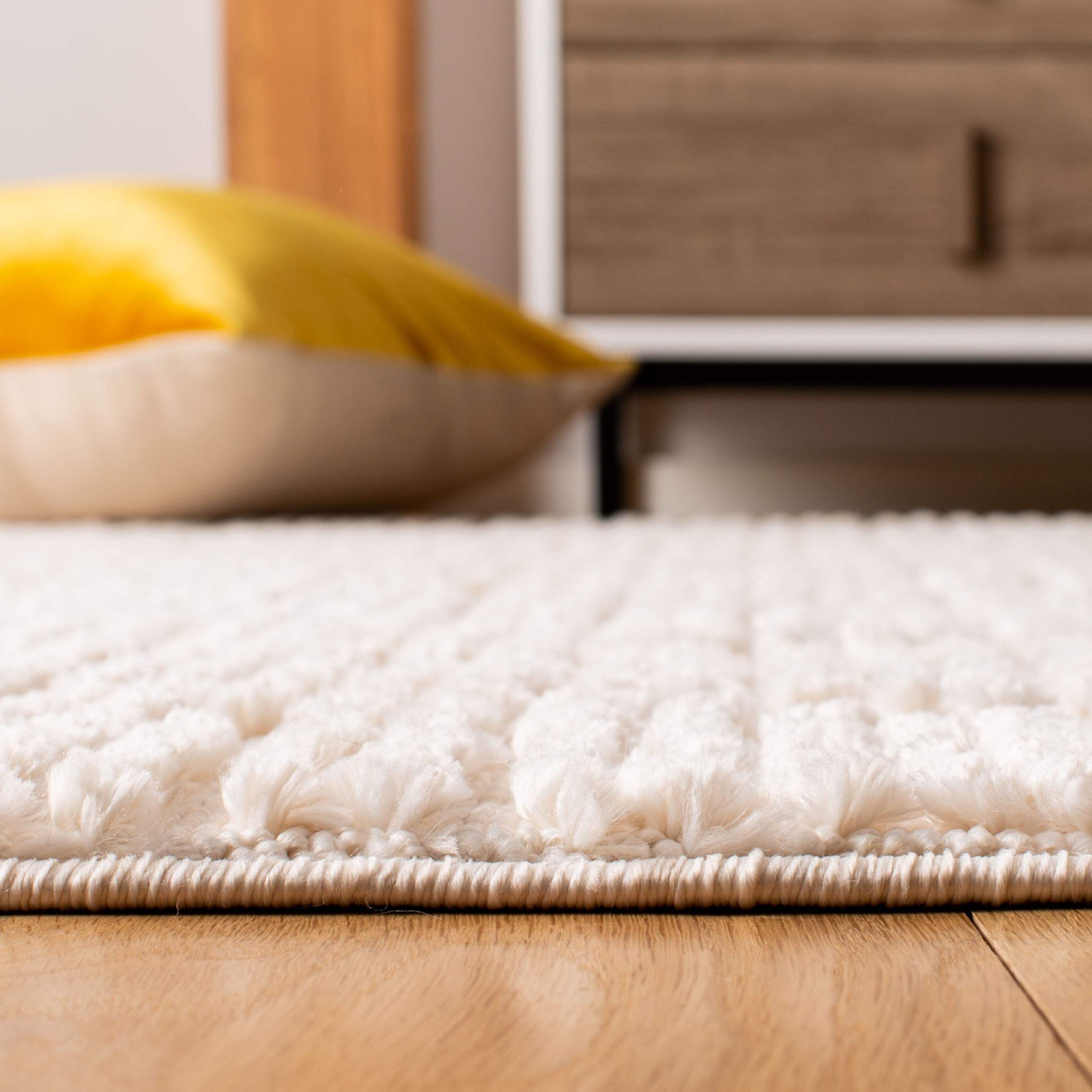 SAFAVIEH Area Rug 8x10 - Marrakech Collection - Large - Beige, Moroccan Boho Tribal Tassel Design, Non-Shedding & Easy Cleaning, Ideal for Living Room, Bedroom, Office, Dining Space (MRK517C)