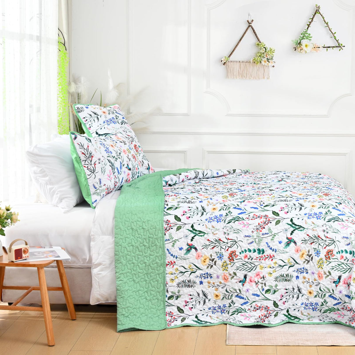 Floral Quilt Queen Size Lightweight Reversible Bedspread Coverlet Set 3 Piece Microfiber