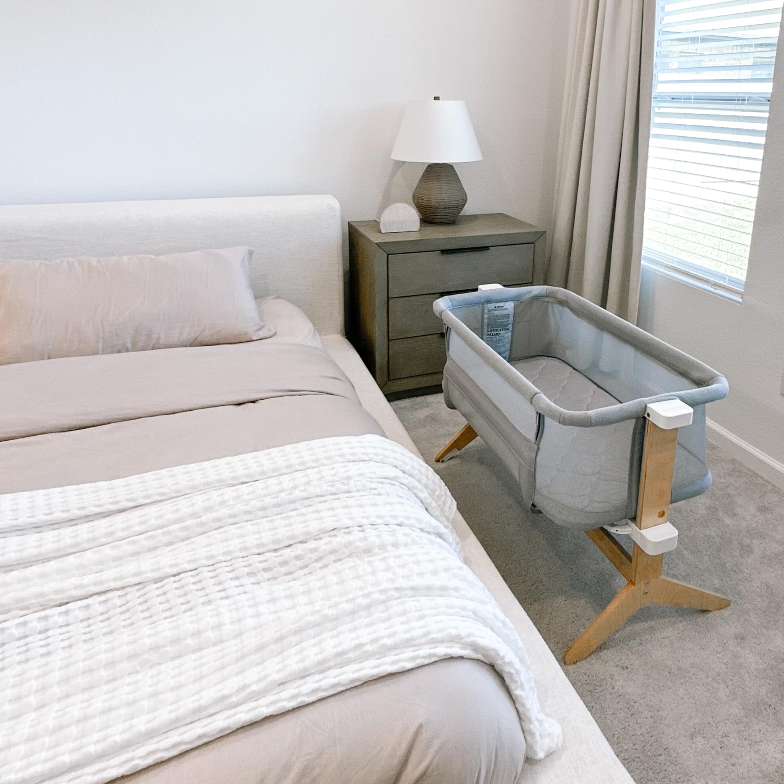 Bassinet & Bedside Sleeper with Mattress & Sheet - Ultra-Breathable & Completely Washable