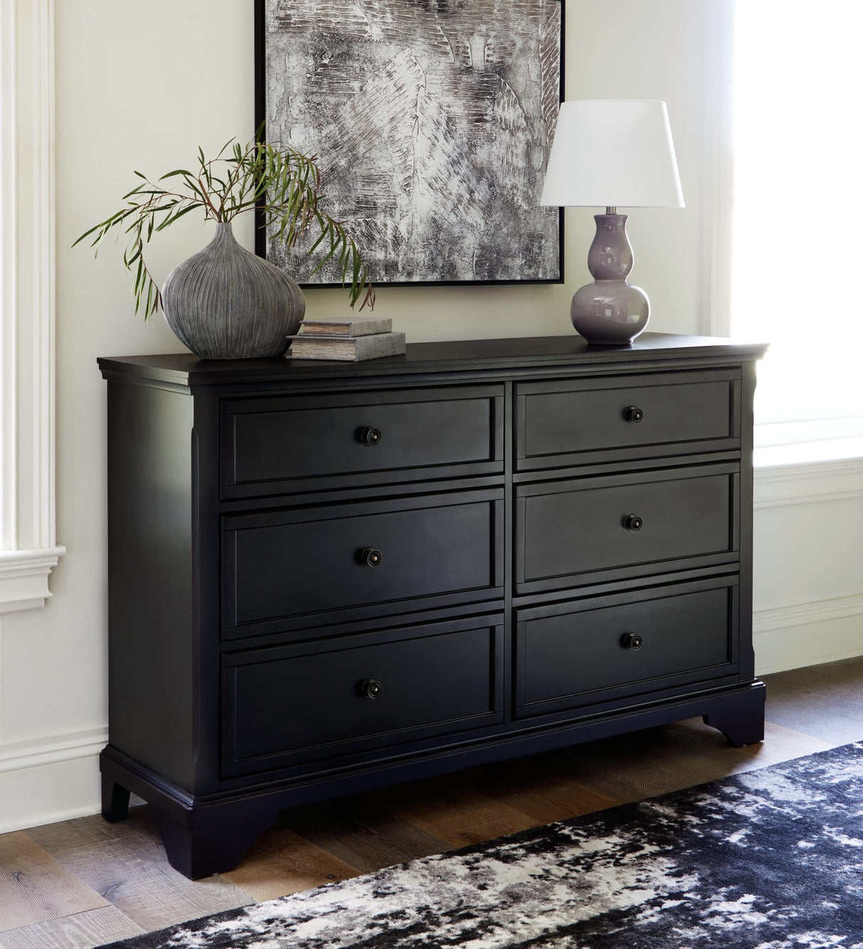 Chylanta Traditional Dresser, Black