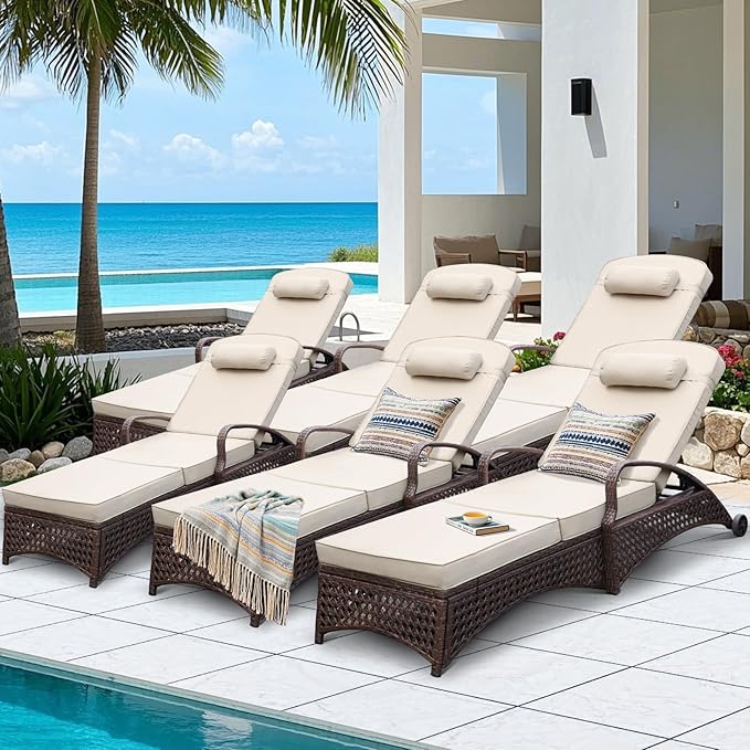 Chaise Lounge Outdoor Wicker Lounge Chair with Wheels