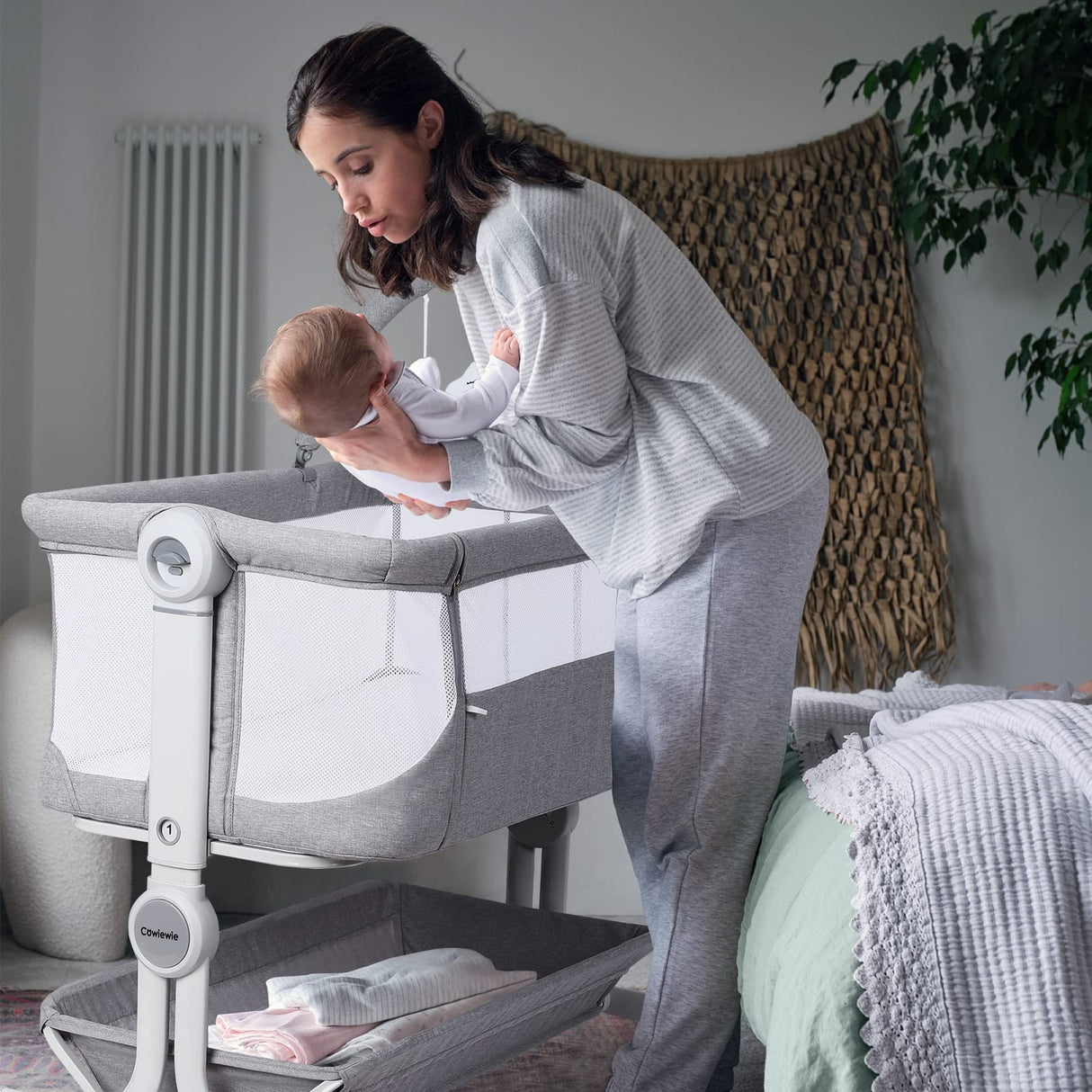 Baby Bassinet Bedside Sleeper with Storage Basket,Wheels & Hanging Toys