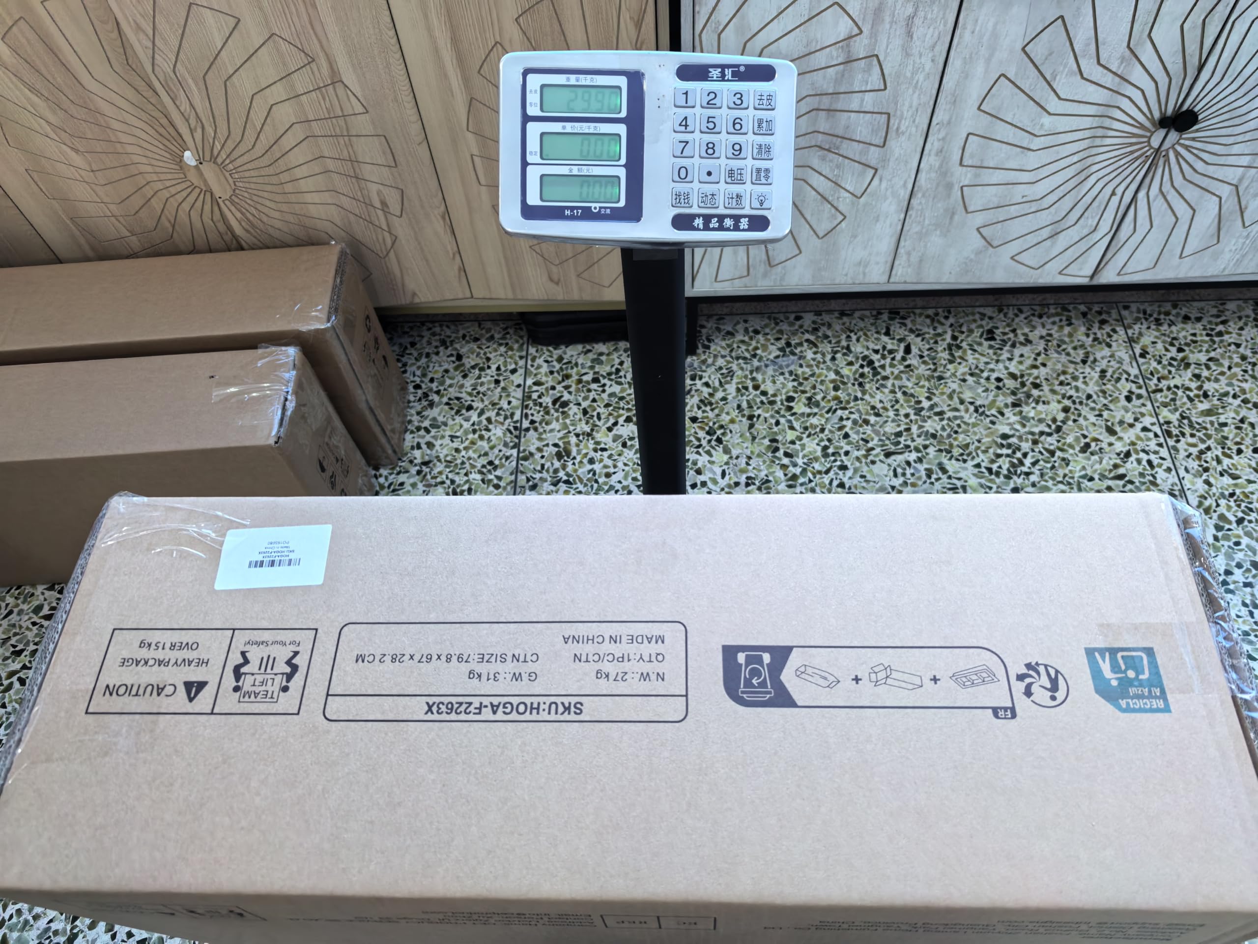 47-Inch Black Round Dining Table for 4-6 People