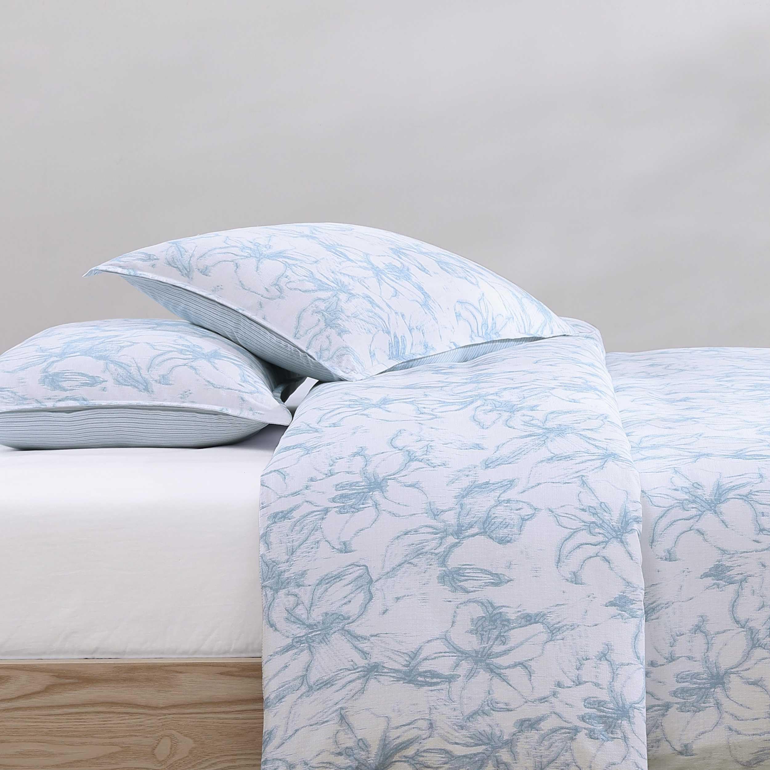 Ethereal Floral Blue Comforter Set - Soft Cotton Slub Bedding with Shams, Full/Queen