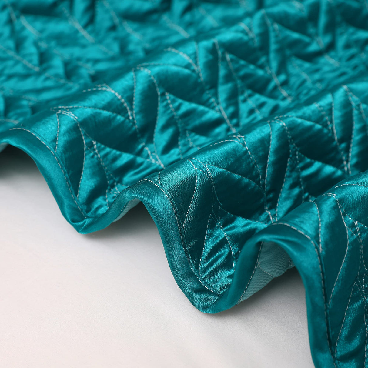 Luxury Reversible Lightweight Bedspreads Covelets for All Seasons