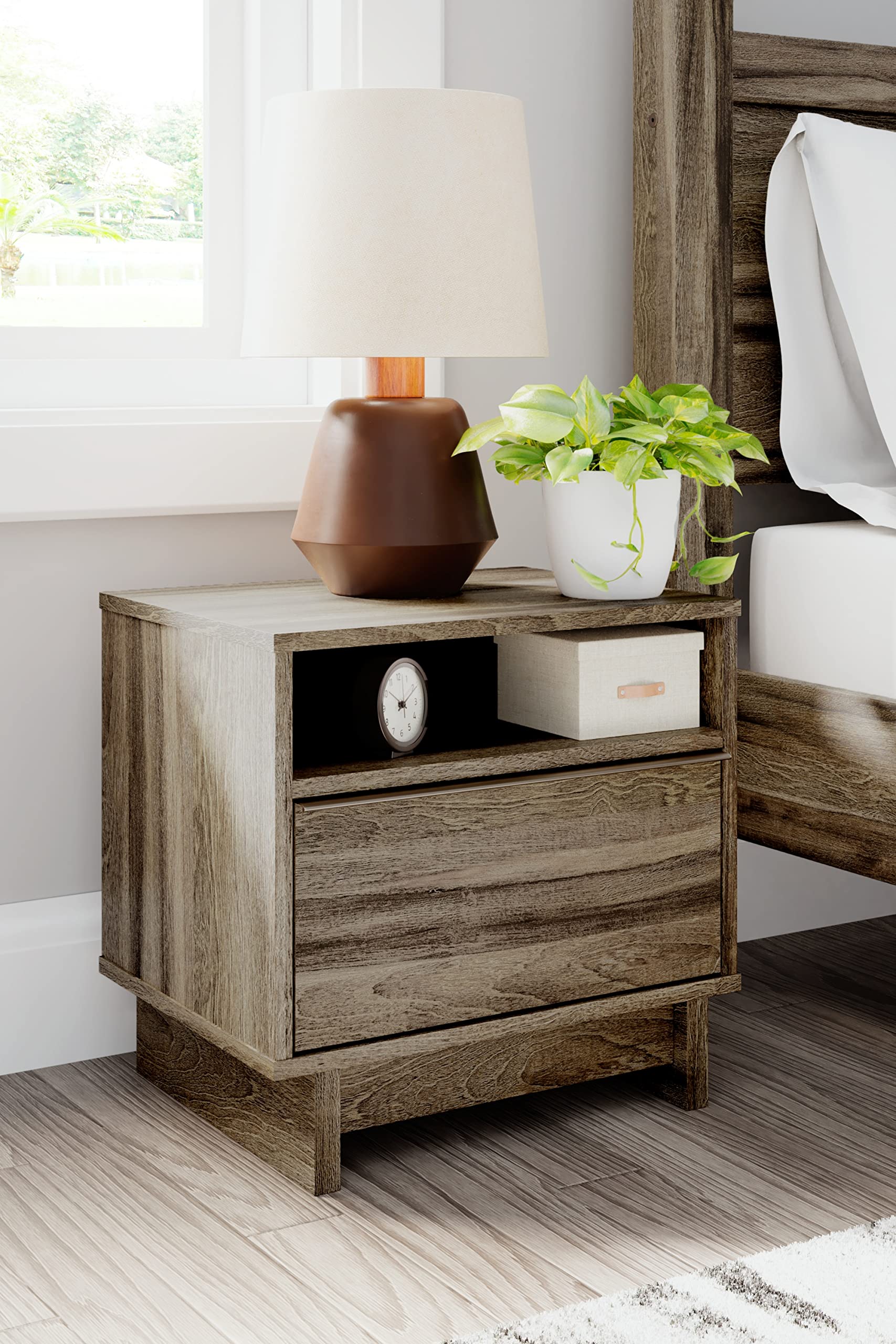 Sign Shallifer Traditional 1 Drawer Nightstand