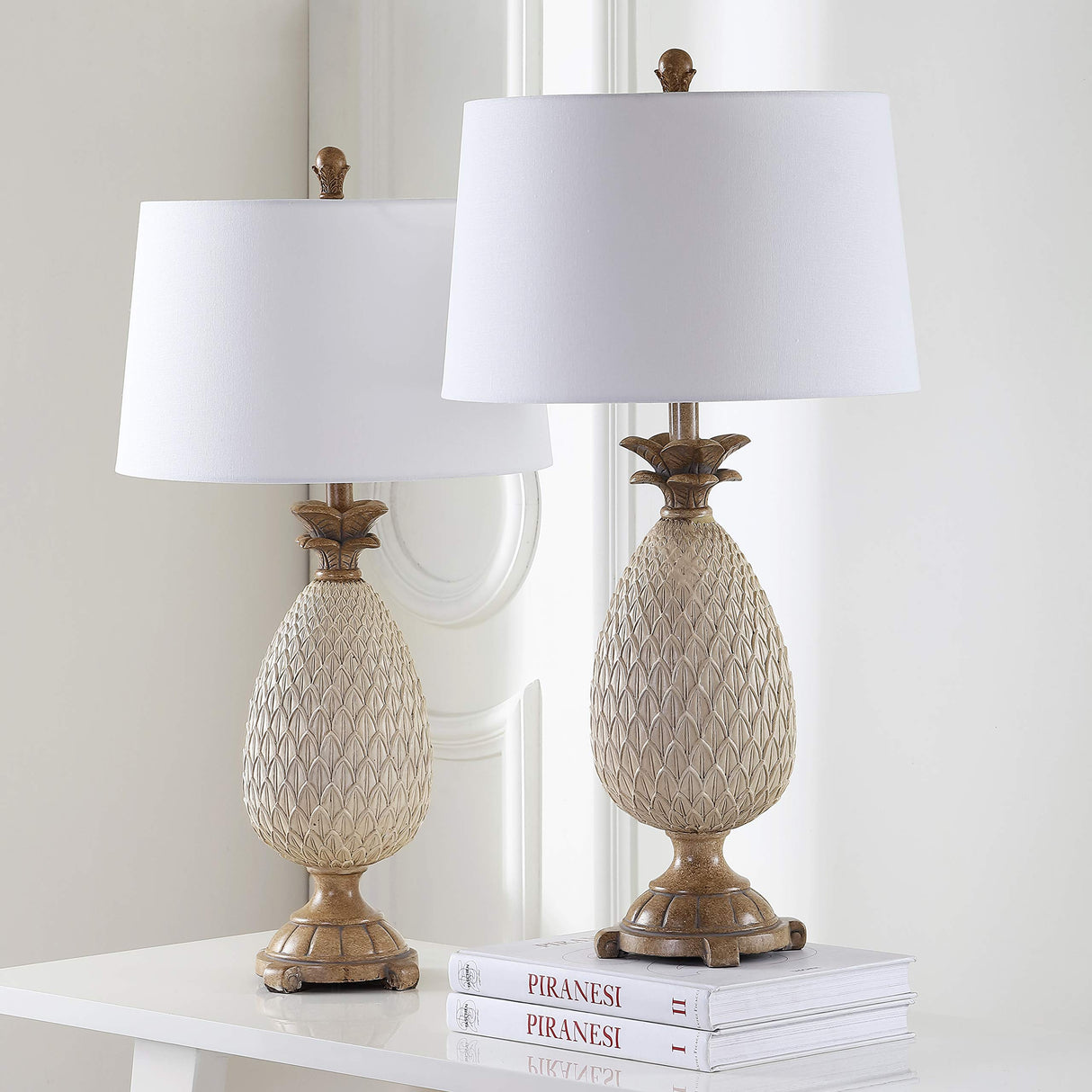 ng Collection Briar Coastal Antique Cream/ Brown Pineapple 31-inch Bedroom Living