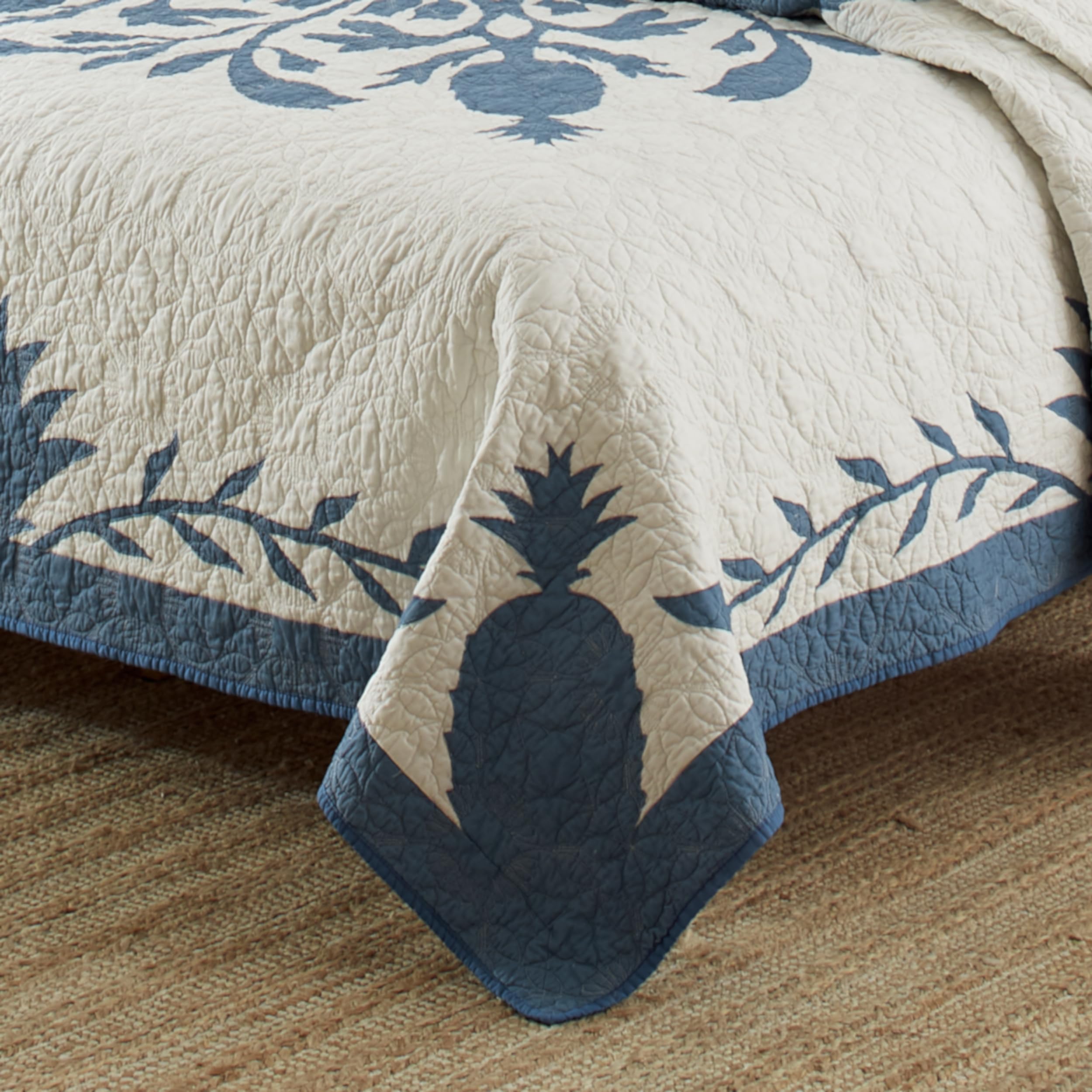 King Quilt, Soft Cotton Bedding, Coastal Home Decor, Oeko-Tex Certified (Aloha Pineapple Blue, King)