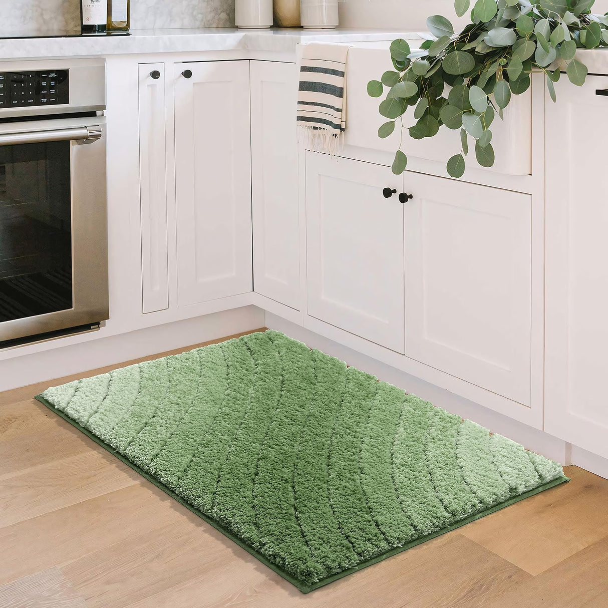 DEXDE Sage Green Bathroom Rugs Non-Slip, Luxury Absorbent Bath Mat Washable, Extra Soft Fluffy Microfiber Bath Rug for Bathroom Floor Shower, 20x32