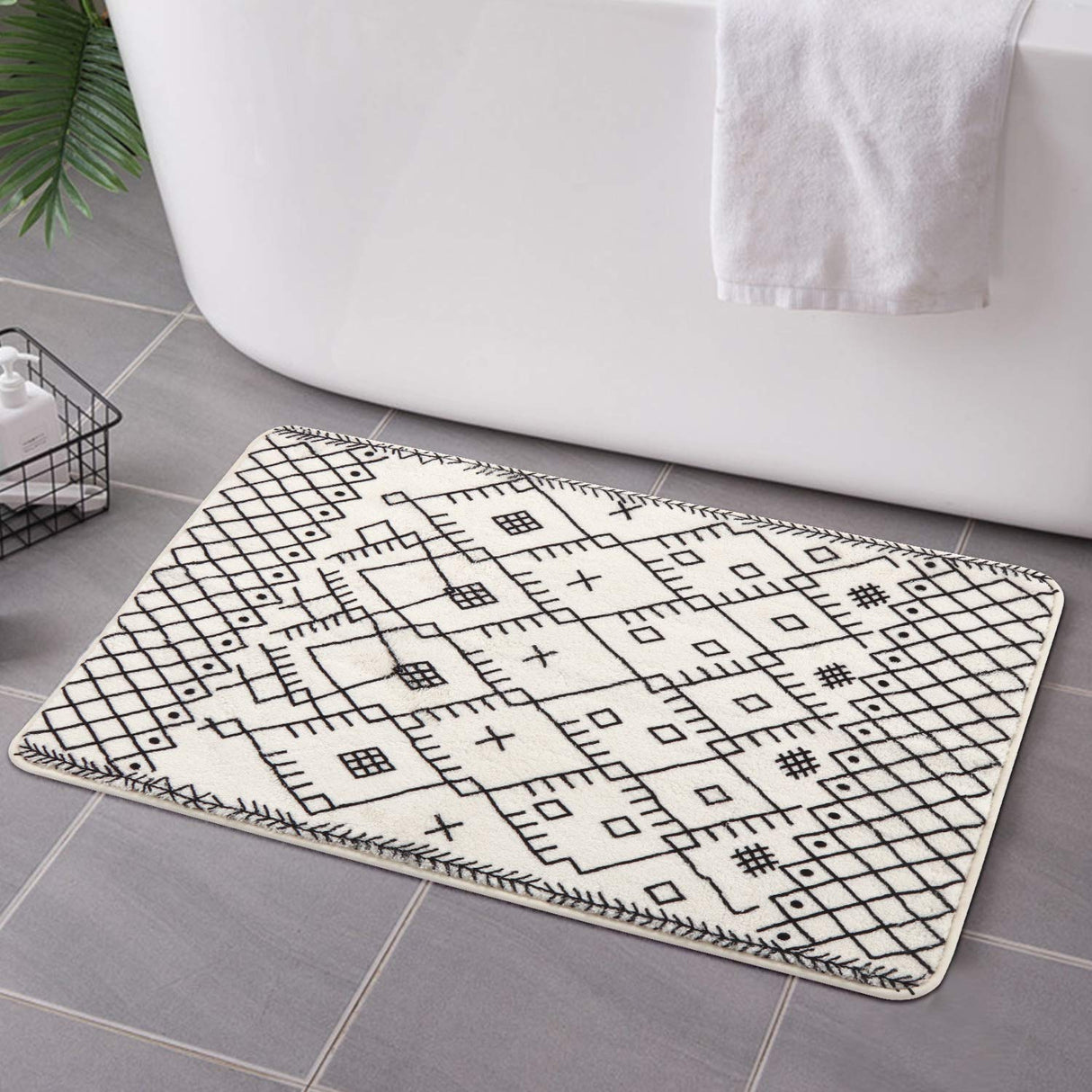 Uphome Bathroom Rugs 18x25 inch Boho Bath Mat Non-Slip Moroccan Geometric Farmhouse Bath Rug Soft Velvet Machine Washable Floor Mats for Bathroom Tub Sink Shower