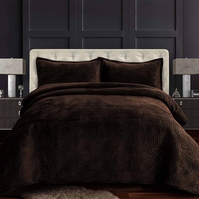 Oversized Velvet Quilt, 3-Piece King Bed Set, 260GSM Soft Quilted Velvet, Includes One Quilt & Two Shams, Camel